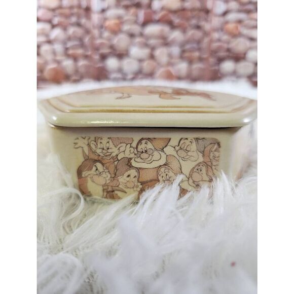 Disney Snow White & Seven Dwarfs 70th Anniversary Porcelain Jewelry Trinket Box - Picture 5 of 10